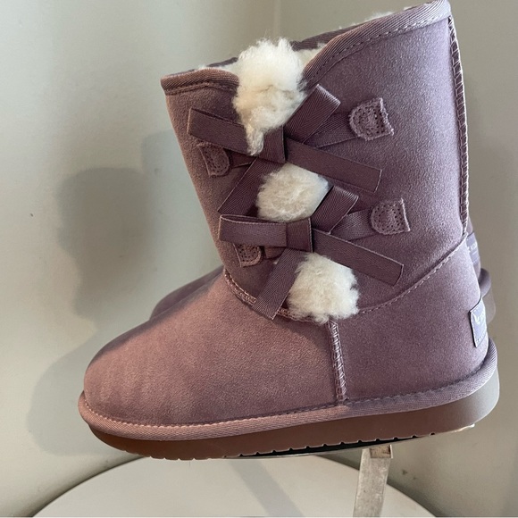 kookaburra by Ugg Victoria Short Grape Size 4 New - Picture 2 of 7
